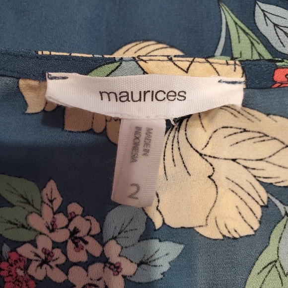Maurices Women's Floral V-Neck Blouse Size 2 (2X) - Picture 4 of 5